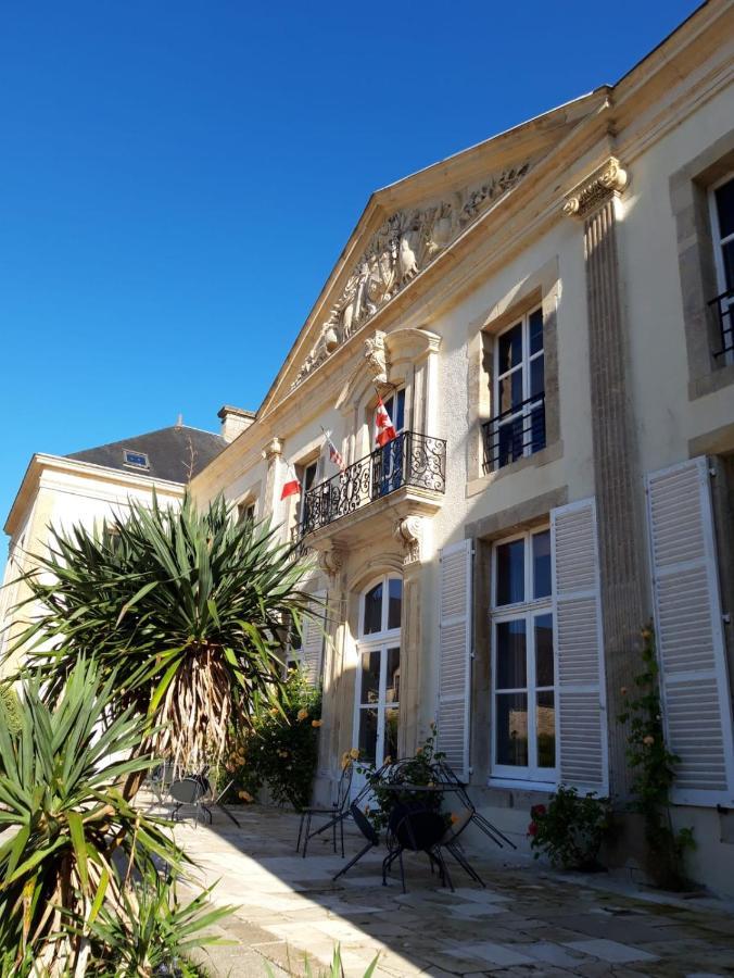 Hotel Du Chateau De Quineville Exterior photo