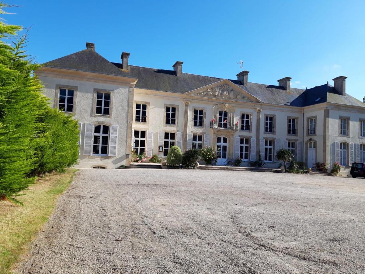 Hotel Du Chateau De Quineville Exterior photo