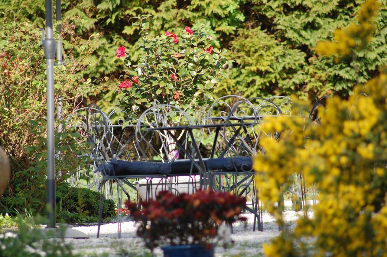 Hotel Du Chateau De Quineville Exterior photo
