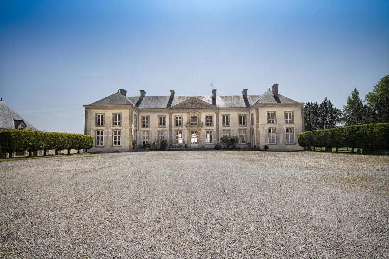Hotel Du Chateau De Quineville Exterior photo
