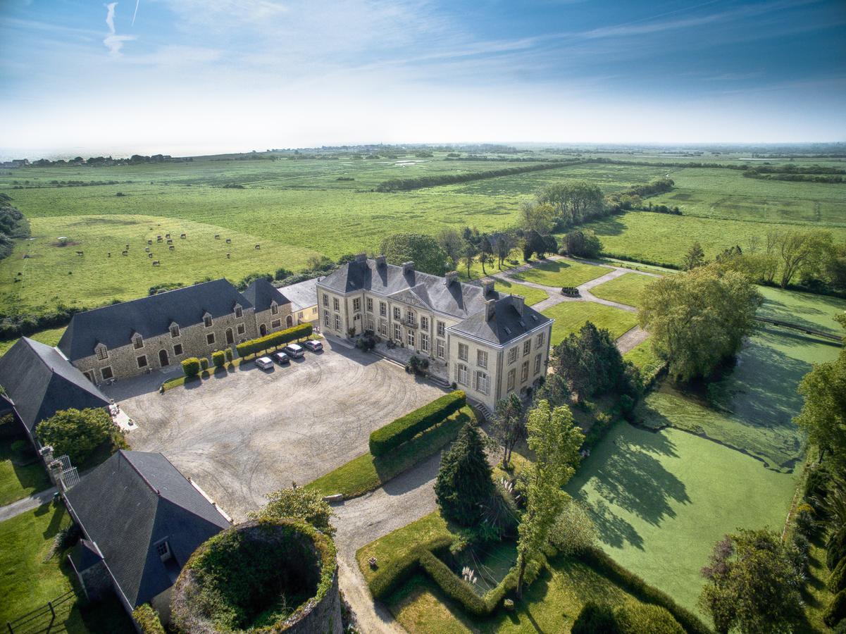 Hotel Du Chateau De Quineville Exterior photo